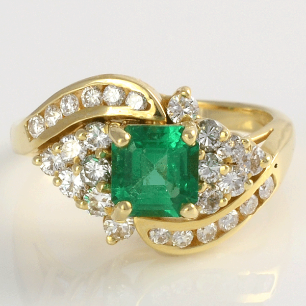 0.86 Carat Emerald Ring With Diamonds