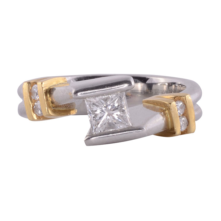 VVS2 Princess Cut Diamond Platinum Engagement Ring