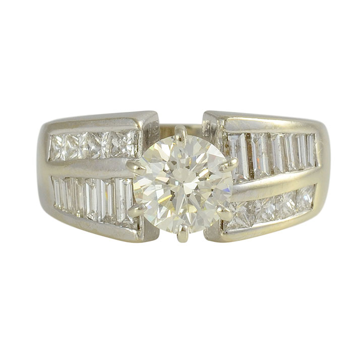 1.09 Carat Center VVS2 Diamond Engagement Ring