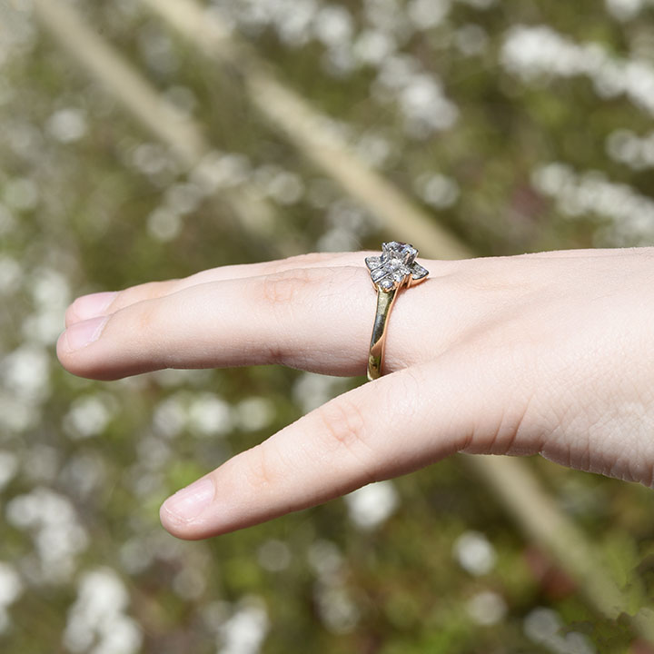 0.78 Carat Diamond Center 18K Engagement Ring