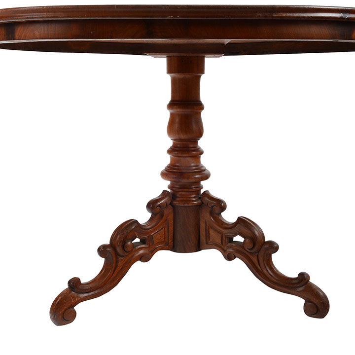 American Victorian Flame Mahogany Oval Table