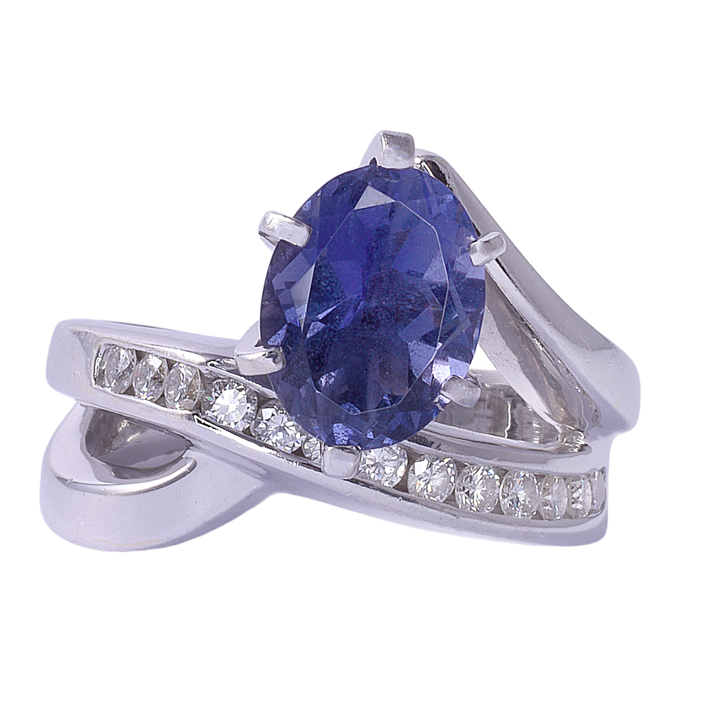 Oval Iolite & VS1 Diamond White Gold Ring