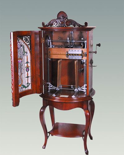 Interior of the Regina Corona coin-operated disc changer music box, circa 1900